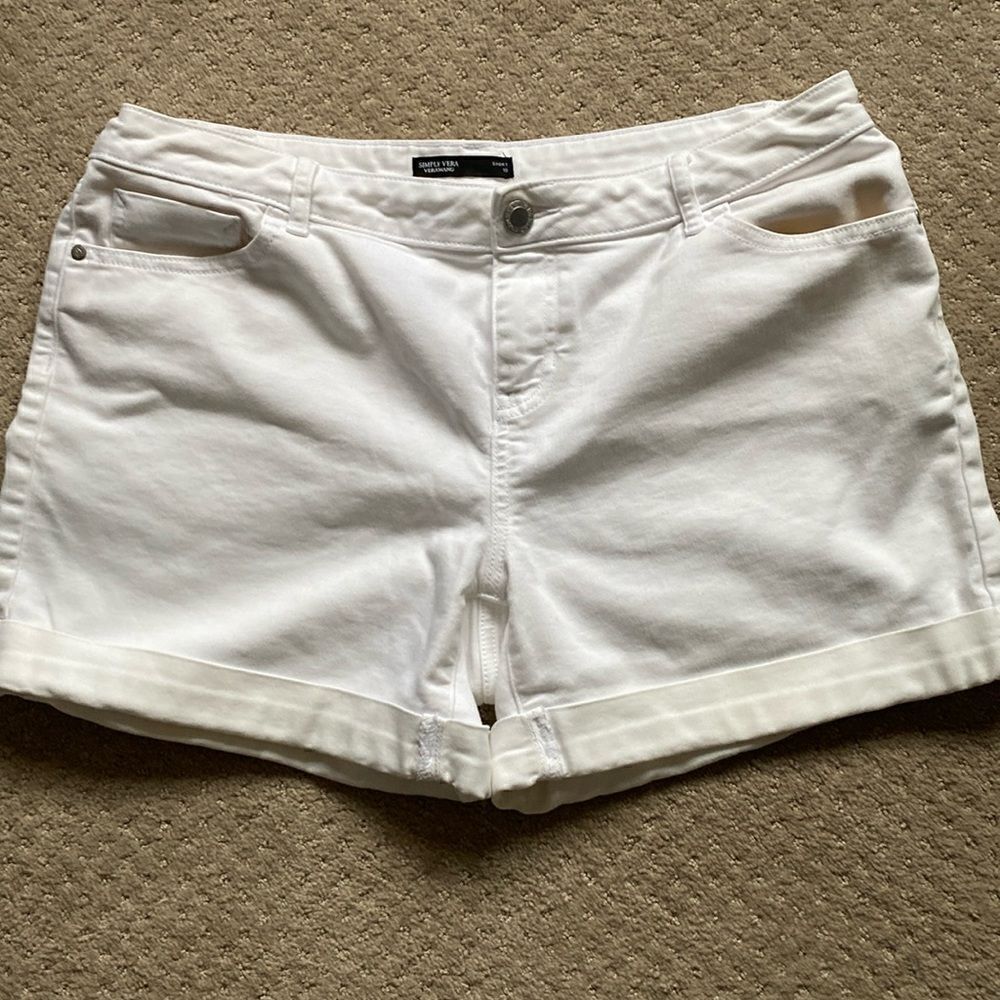 Vera Wang White Cuffed Women’s Shorts